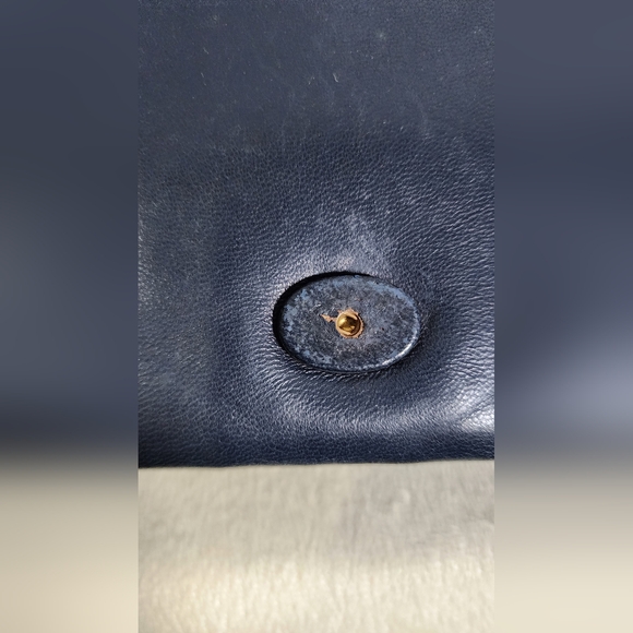 Chanel envelope single flap. 24k gold plated hardware. Minor tarnishing. - Picture 14 of 16